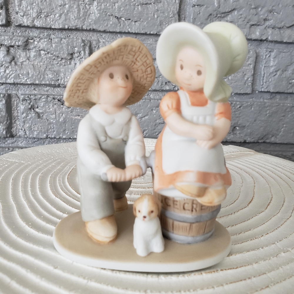 Circle of Friends by Masterpiece "Oh Taste and See" Ceramic Figurine Homco.